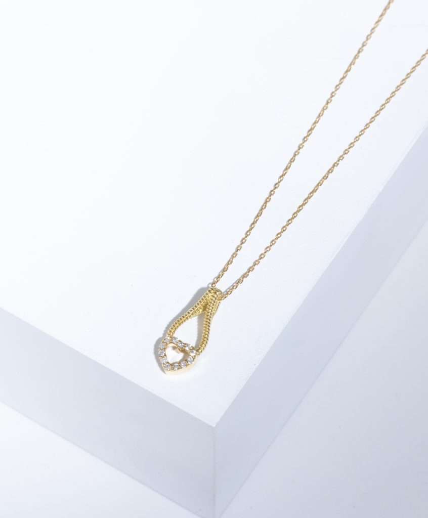18K YELLOW GOLD HEART NECKLACE WITH WHITE DIAMOND