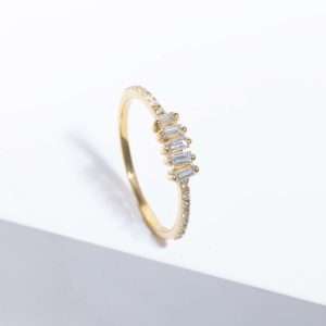 18K YELLOW GOLD RING WITH WHITE DIAMOND
