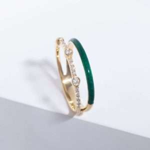 18K YELLOW GOLD RING WITH WHITE DIAMOND AND MALACHITE STONE