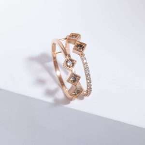 18K PINK GOLD RING WITH WHITE AND BROWN DIAMOND
