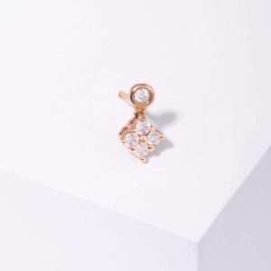18K YELLOW GOLD SINGLE SQUARE EARRING WITH WHITE DIAMOND