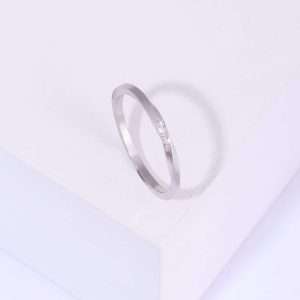 18K WHITE GOLD HANDCRAFTED TWISTED RING WITH WHITE DIAMOND