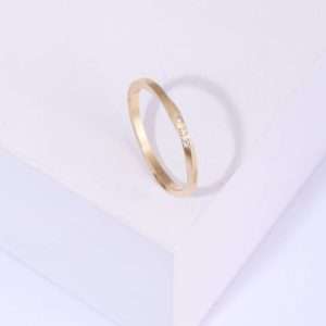 18K YELLOW GOLD HANDCRAFTED TWISTED RING WITH WHITE DIAMOND