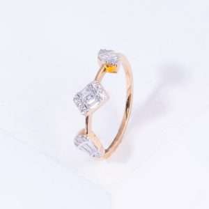 18K PINK GOLD RING WITH WHITE DIAMOND