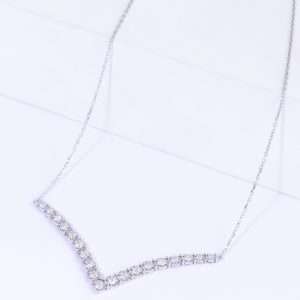 18K WHITE  GOLD NECKLACE WITH WHITE DIAMOND