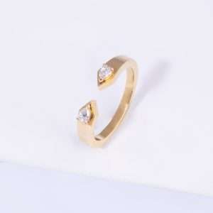 18K YELLOW GOLD RING WITH WHITE DIAMOND