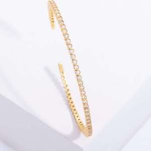 18K YELLOW GOLD BANGLE WITH WHITE DIAMOND