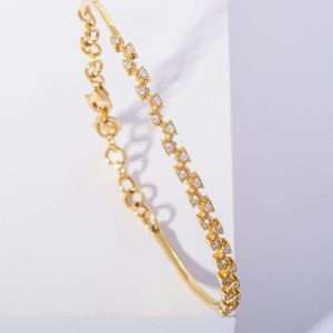 18K YELLOW GOLD BANGLE WITH WHITE DIAMOND