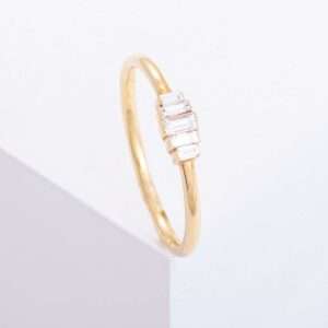 18K YELLOW GOLD RING WITH WHITE DIAMOND
