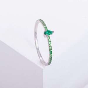 18K WHITE GOLD RING WITH EMERALD