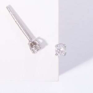 18K WHITE GOLD STUD PAIR EARRING WITH WHITE DIAMOND