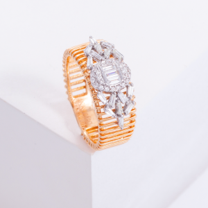18K PINK GOLD RING WITH WHITE DIAMOND