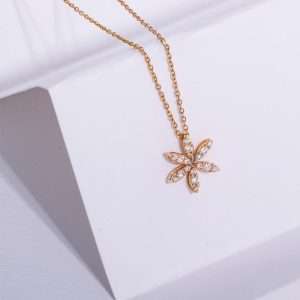 18K PINK GOLD FLOWER NECKLACE WITH WHITE DIAMOND
