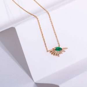 18K PINK GOLD NECKLACE WITH EMERALD AND WHITE DIAMOND