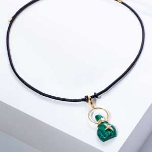 18K YELLOW GOLD PENDANT WITH WHITE  DIAMOND