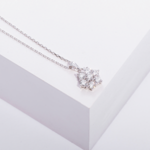 18K WHITE GOLD NECKLACE WITH WHITE DIAMOND