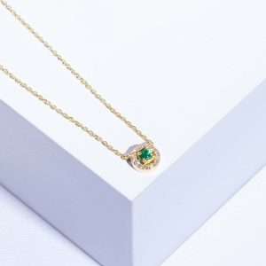 18K YELLOW GOLD NECKLACE WITH WHITE DIAMOND AND EMERALD