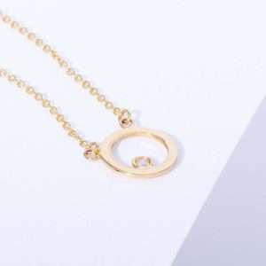 18K YELLOW GOLD CIRCLE NECKLACE WITH WHITE DIAMOND
