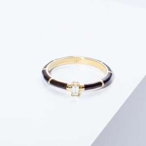 18K YELLOW GOLD RING WITH WHITE DIAMOND AND BLACK ENAMEL