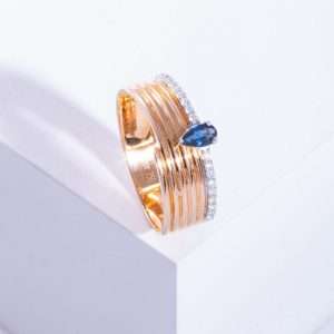 18K PINK AND WHITE GOLD RING WITH WHITE DIAMOND AND SAPPHIRE