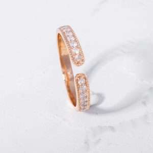 18K PINK GOLD RING WITH WHITE DIAMOND