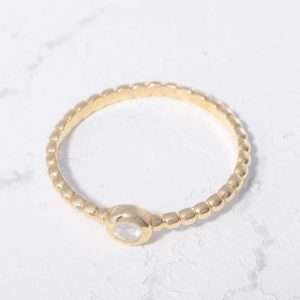 18K YELLOW GOLD RING WITH WHITE DIAMOND