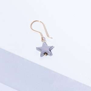 18K YELLOW GOLD SINGLE EARING WITH HEMATITE STAR