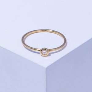18K YELLOW GOLD RING WITH WHITE DIAMOND