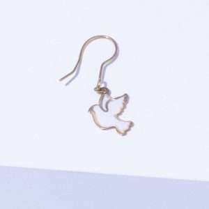 18K YELLOW GOLD SINGLE HOOP DOVE EARRING WITH WHITE ENAMEL