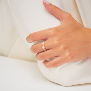 18K PINK GOLD ENGAGEMENT RING WITH WHITE DIAMOND