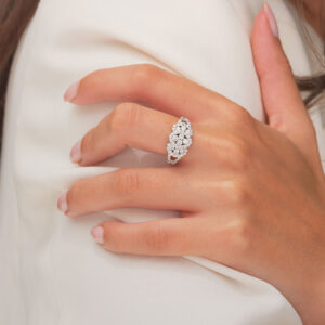 18K WHITE GOLD WITH WHITE DIAMOND