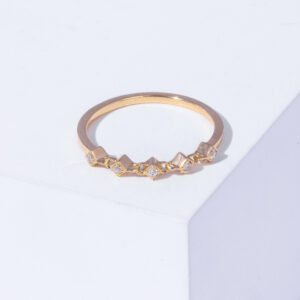 18K YELLOW GOLD RING WITH WHITE DIAMOND