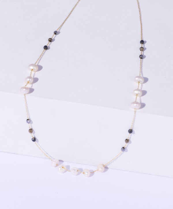 18K YELLOW GOLD NECKLACE WITH PEARL AND STONE