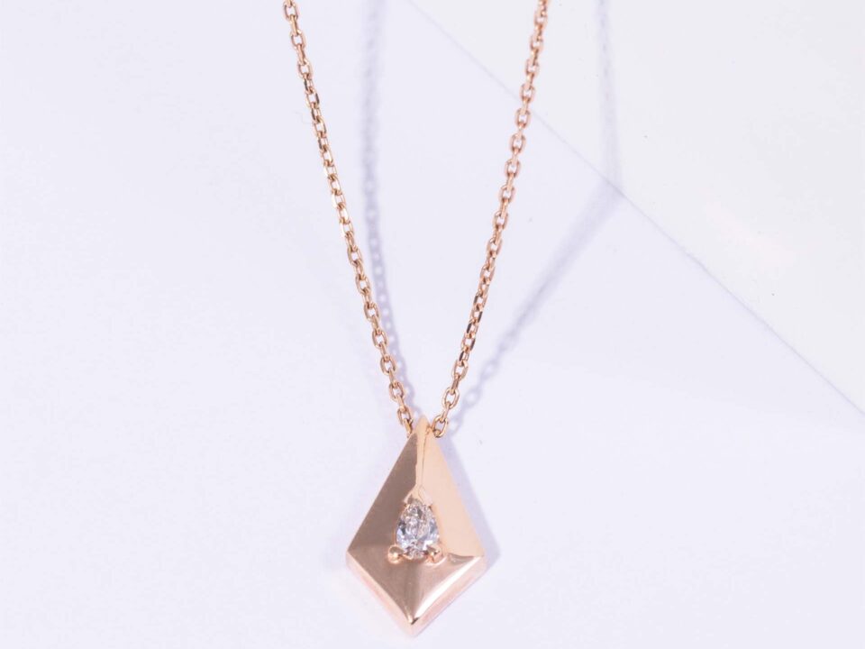 18K PINK GOLD NECKLACE WITH WHITE DIAMOND