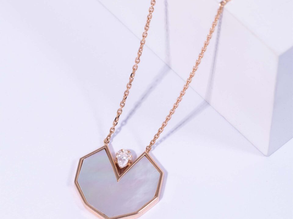 18K PINK GOLD NECKLACE WITH WHITE DIAMOND, MOTHER OF PEARL