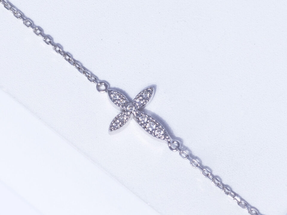 18K WHITE GOLD CROSS BRACELET WITH WHITE DIAMOND