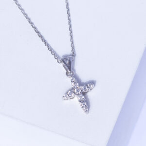 18K WHITE GOLD CROSS NECKLACE WITH WHITE DIAMOND