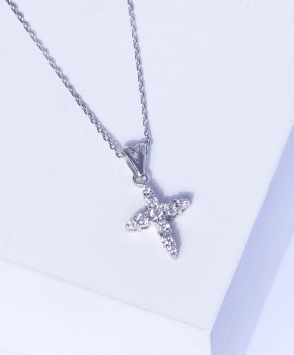 18K WHITE GOLD CROSS NECKLACE WITH WHITE DIAMOND
