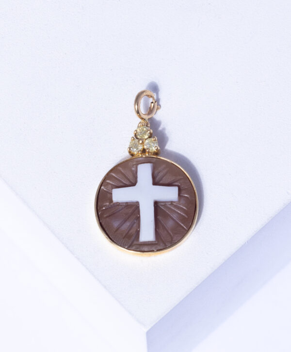 18K YELLOW GOLD CROSS PENDANT WHITH WHITE DIAMON