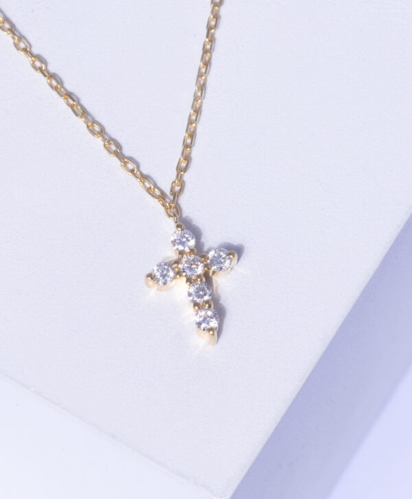 18K YELLOW GOLD CROSS NECKLACE WITH WHITE DIAMOND