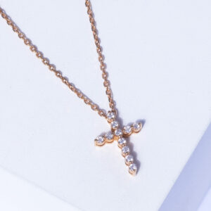 18K YELLOW GOLD CROSS NECKLACE WITH WHITE DIAMOND