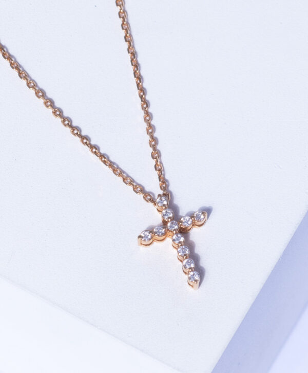 18K YELLOW GOLD CROSS NECKLACE WITH WHITE DIAMOND