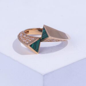 18K PINK GOLD RING WITH WHITE DIAMOND AND MALACHITE STONE