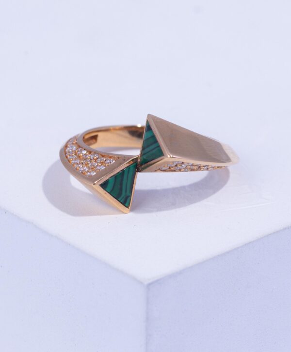 18K PINK GOLD RING WITH WHITE DIAMOND AND MALACHITE STONE