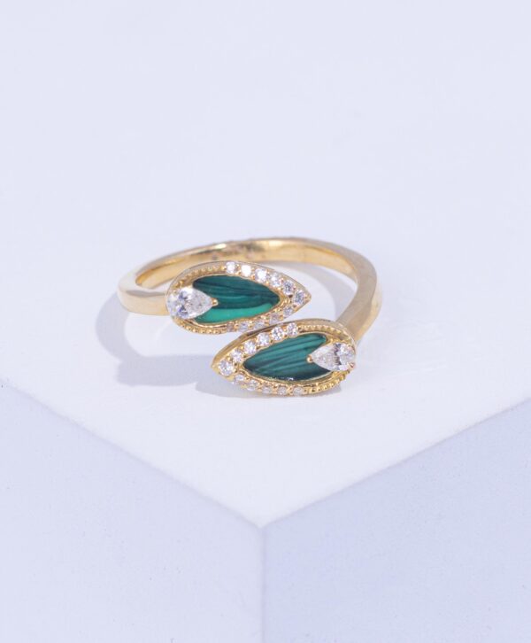 18K YELLOW GOLD RING WITH WHITE DIAMOND AND MALACHITE STONE