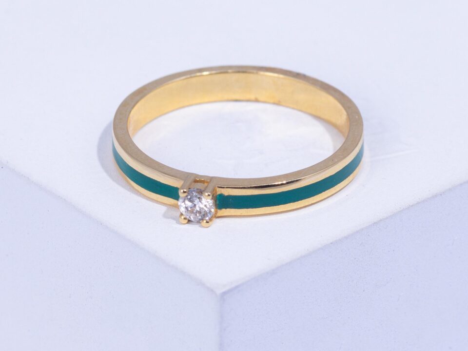 18K YELLOW GOLD RING WITH WHITE DIAMOND AND GREEN ENAMEL