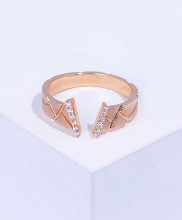 18K PINK GOLD OPEN RING WITH WHITE DIAMOND