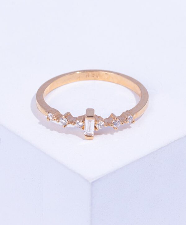 18K PINK GOLD RING WITH WHITE DIAMOND